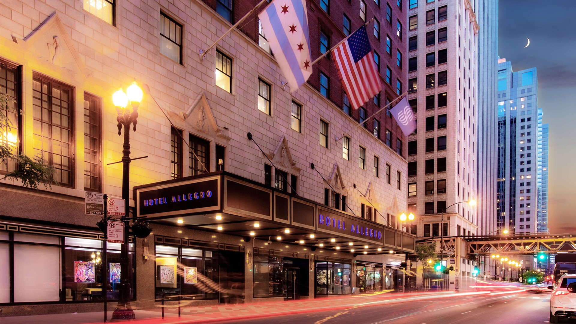 Downtown Chicago City Break with Cocktail Bar , Chicago, United States