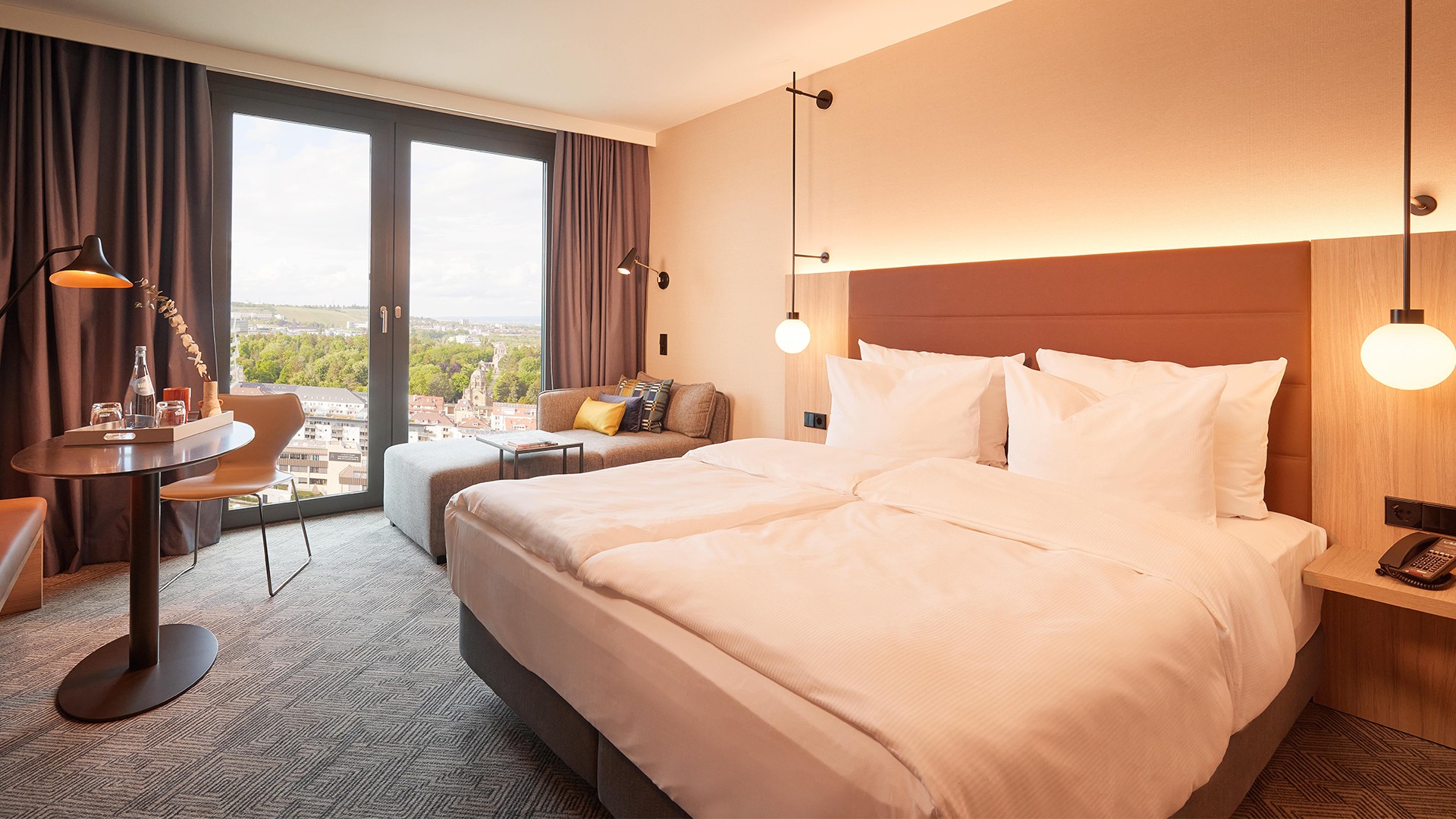 Contemporary Stuttgart Apartment Escape near MercedesBenz Museum with