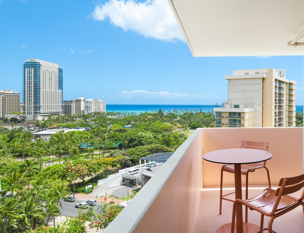 Romer Waikiki At The Ambassador, Honolulu - Luxury Escapes AU