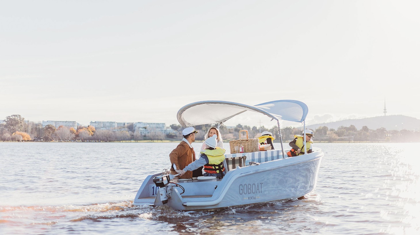 Canberra: Three-Hour Eco-Friendly Boat Hire in Kingston for Up to Eight  People