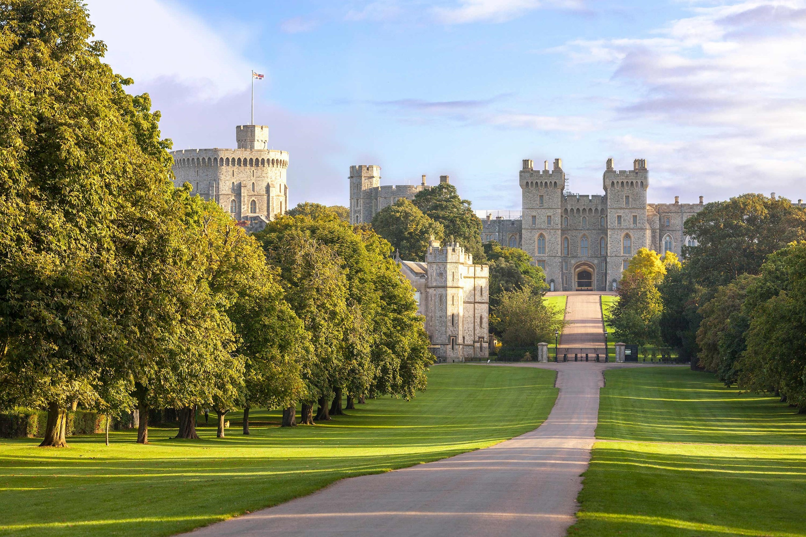 London and Paris Explorer Guided Tour