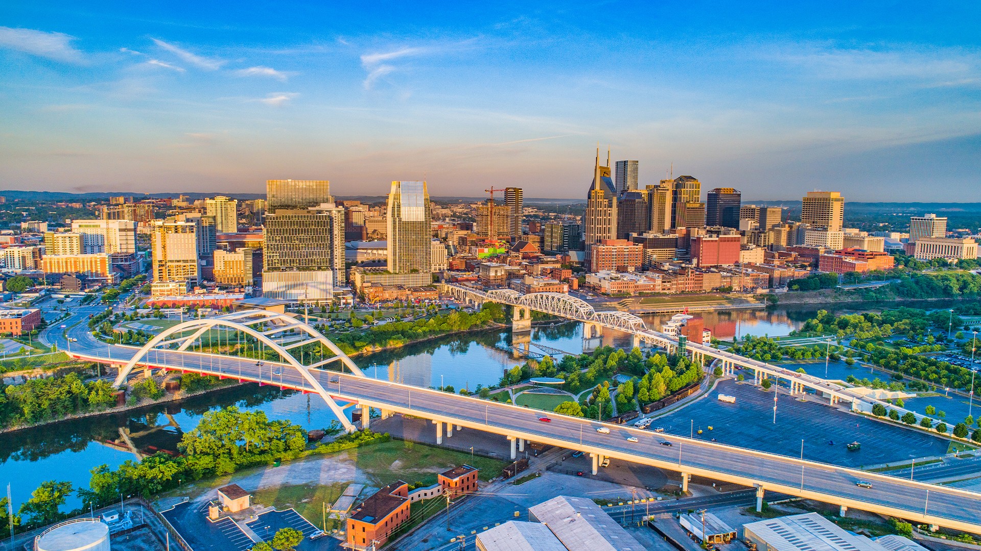 Downtown Nashville Art Deco Stay on Printers Alley with Daily Dining
