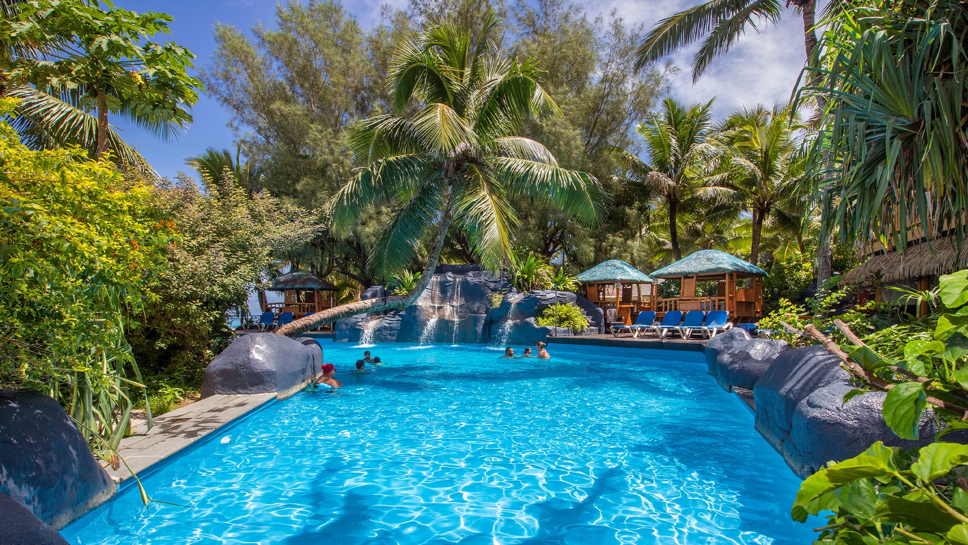 Secluded Cook Islands Family Escape on Secluded Aroa Beach, Rarotonga ...