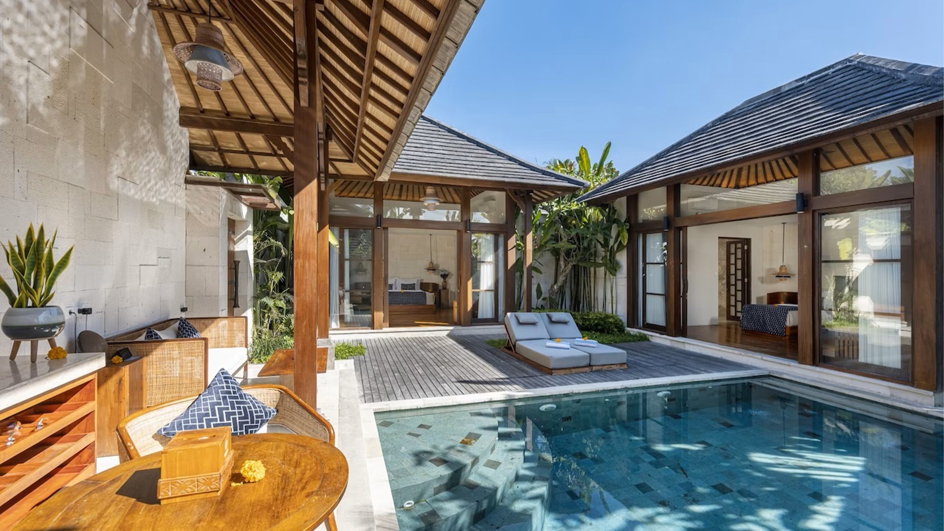 Romantic Ubud All-Villa Hideaway with Private Pool & Jacuzzi, Ubud, Bali