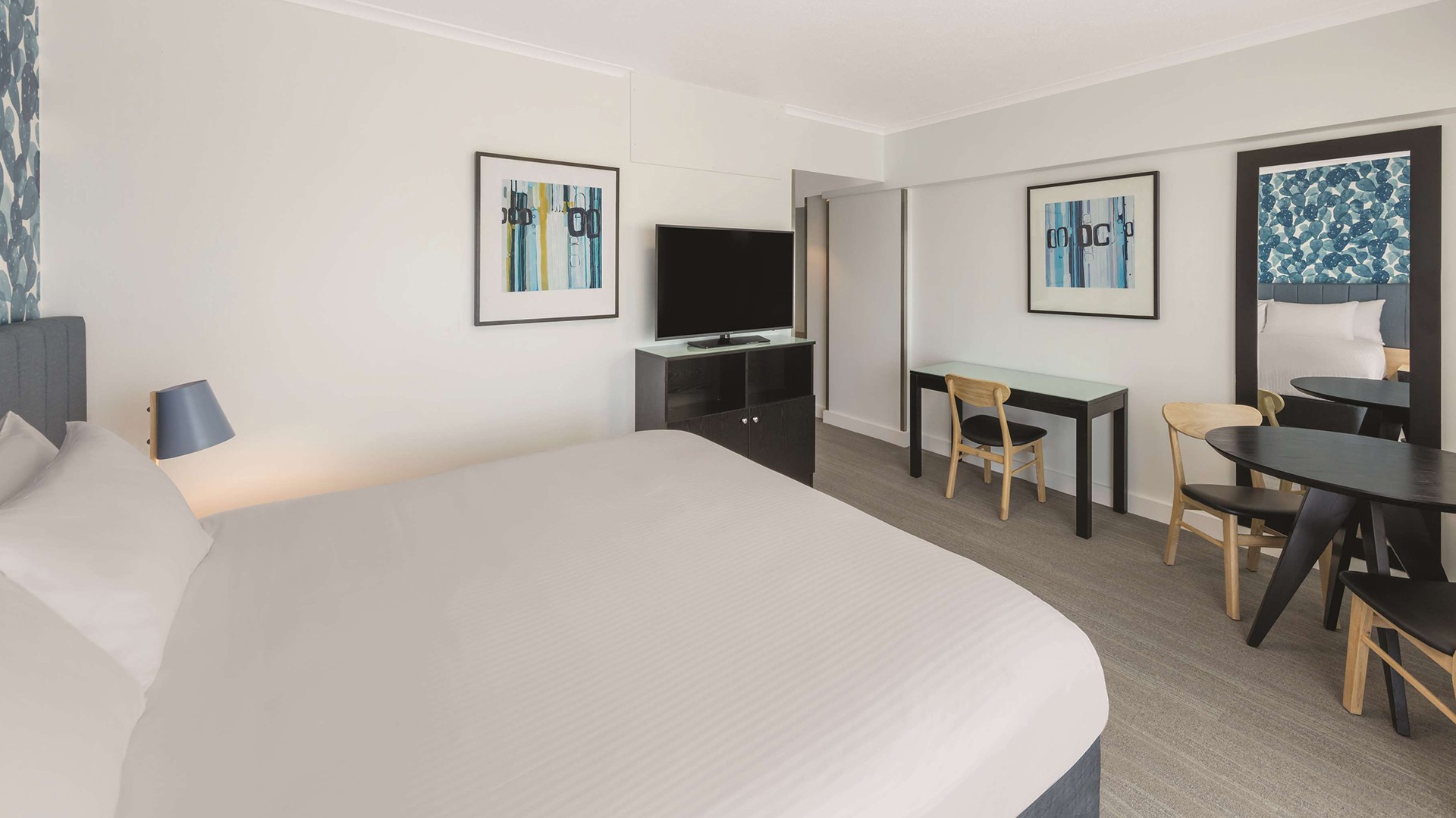 CoastalCool Vibe Surfers Paradise Riverside Escape near Famous