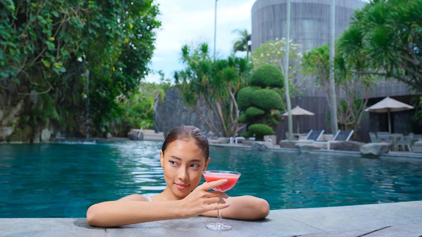 Bali Day Pass to Peppers Seminyak Villa Resort with Pool Access, Meal