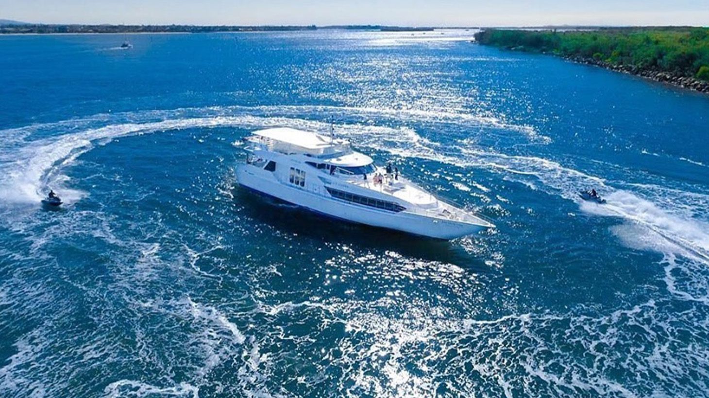Gold Coast: Luxury Sunset Cruise on Broadwater with a Glass of Sparkling, Beer or Wine & Gourmet Cheese Platter