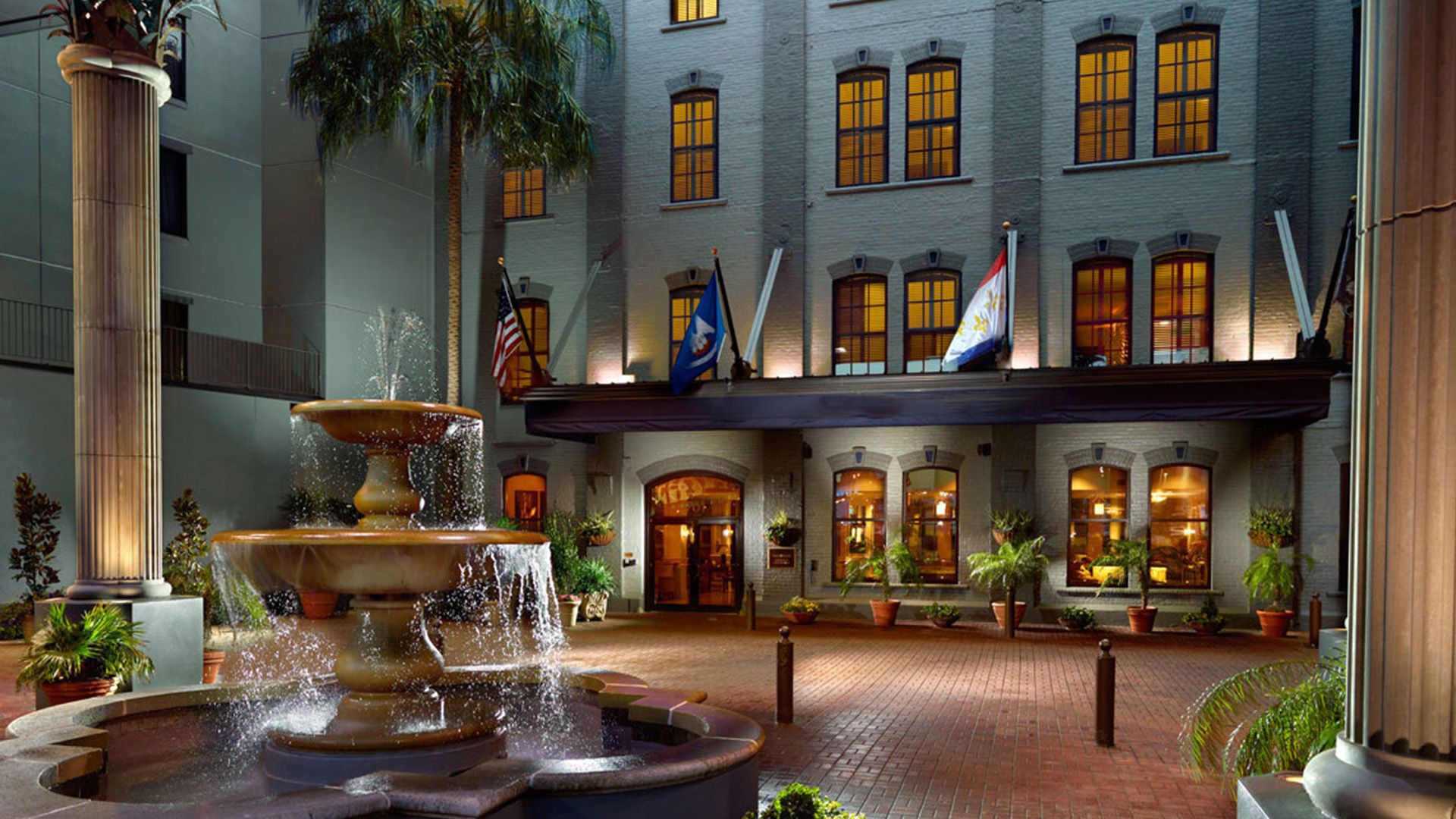 New Orleans Heritage Glamour near French Quarter & Bourbon Street with Daily Breakfast