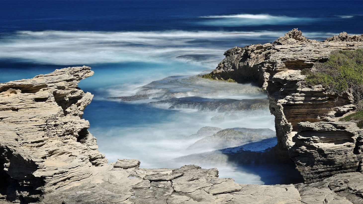 Half-Day Island Highlights Tour with Train Ride, Tunnel Tour & Lunch 3