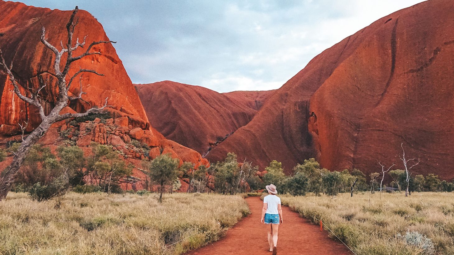 Pass découverte à rythme tranquille pour trois excursions d’une demi-journée comprenant le coucher de soleil à Kata Tjuta et le lever de soleil à Uluru avec l’expérience Field of Light