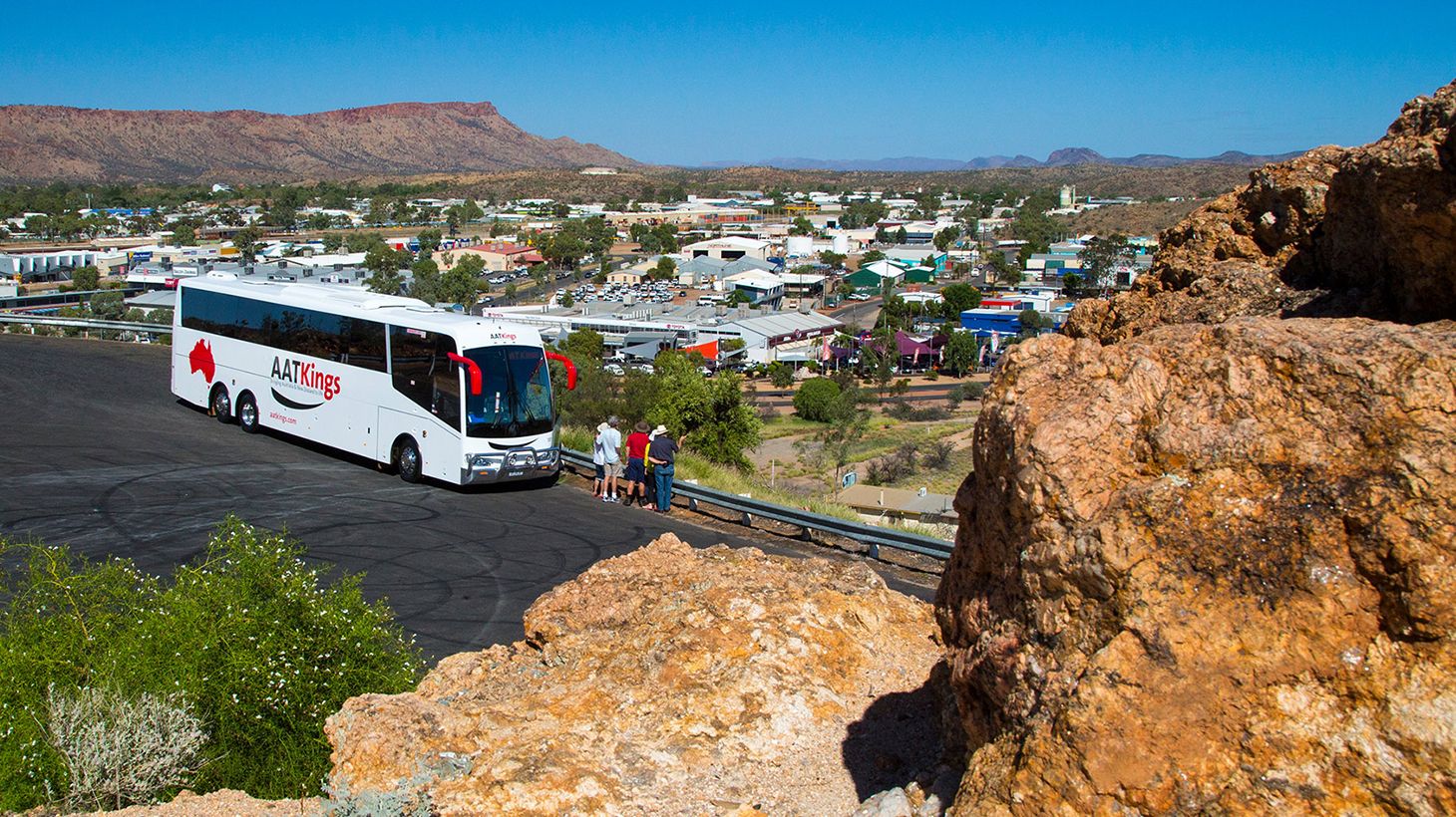 Alice Springs to Ayers Rock Resort Air-Conditioned Transfer with Driver Commentary