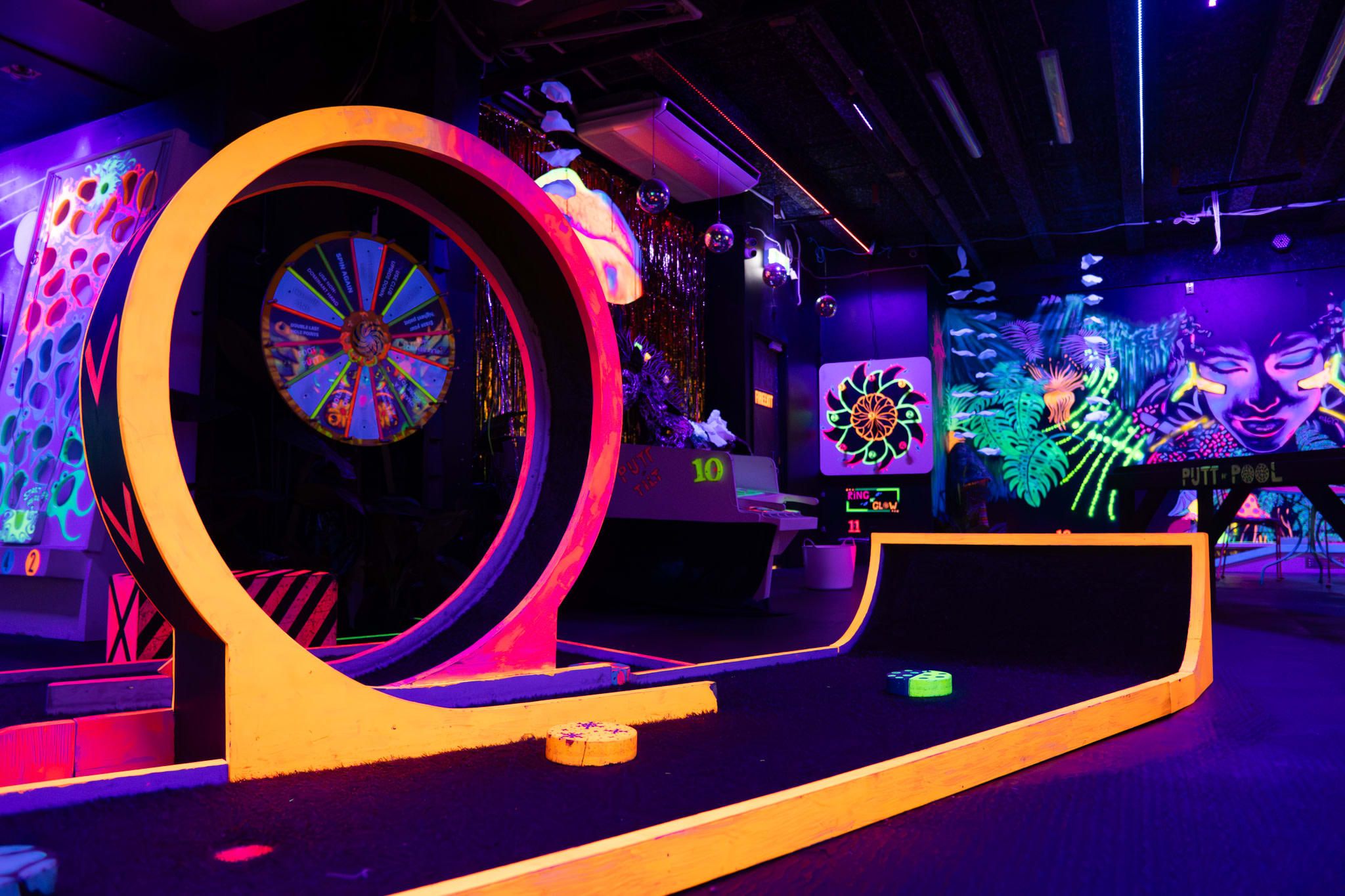 Putt’n’Glow – Glow in the Dark Mini Golf Queenstown