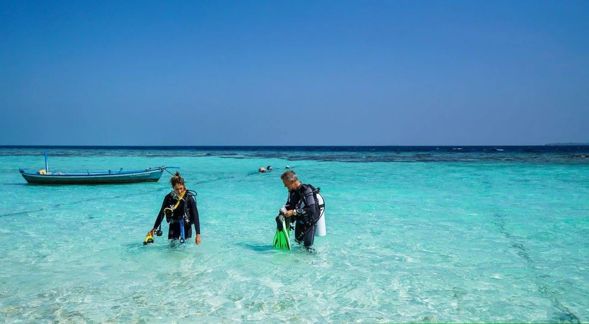 Dive Mastery in North Ari Atoll: Advanced Course with PADI 5* Center 1