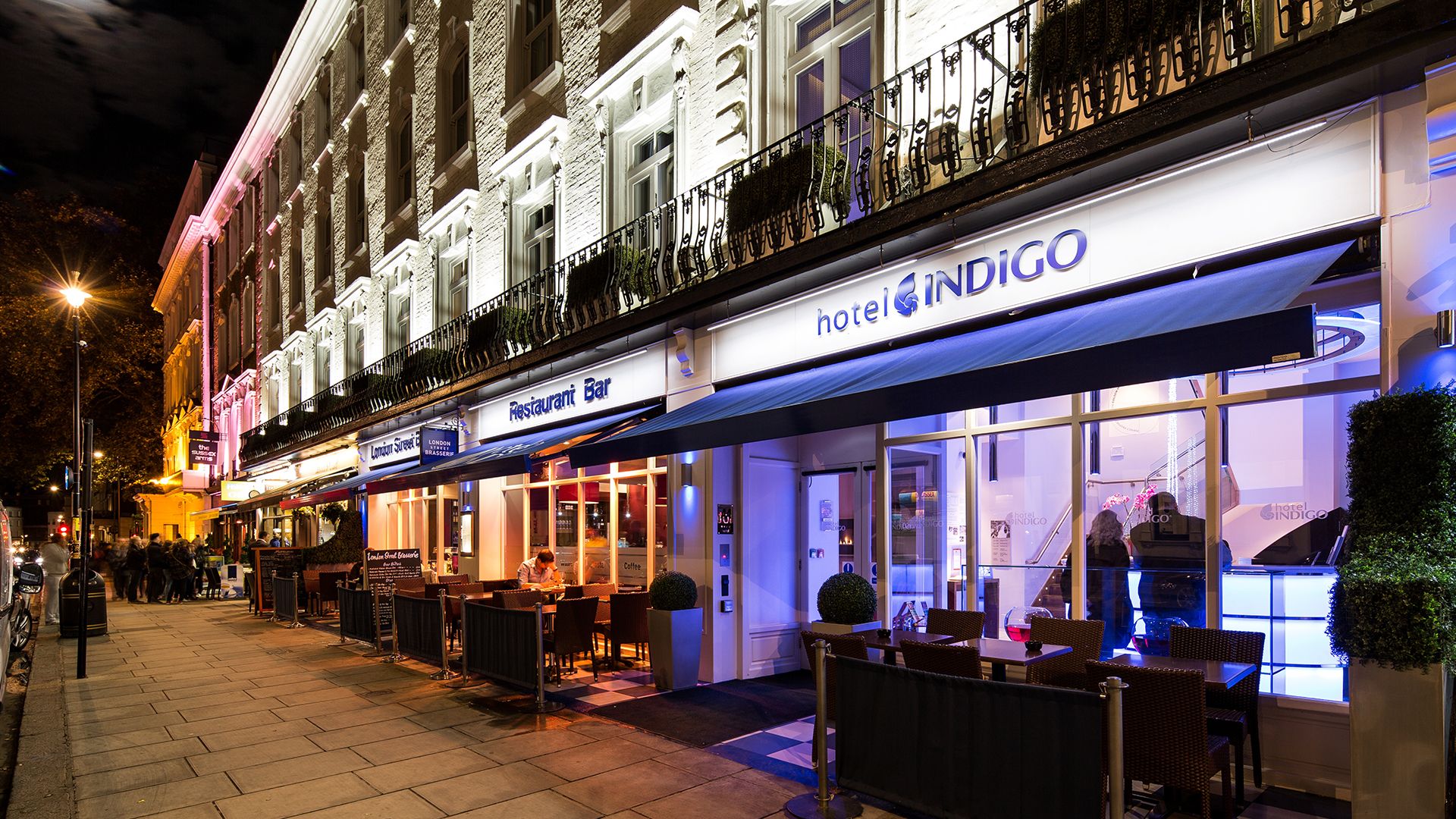 Arty London City Escape with Upscale Italian Restaurant