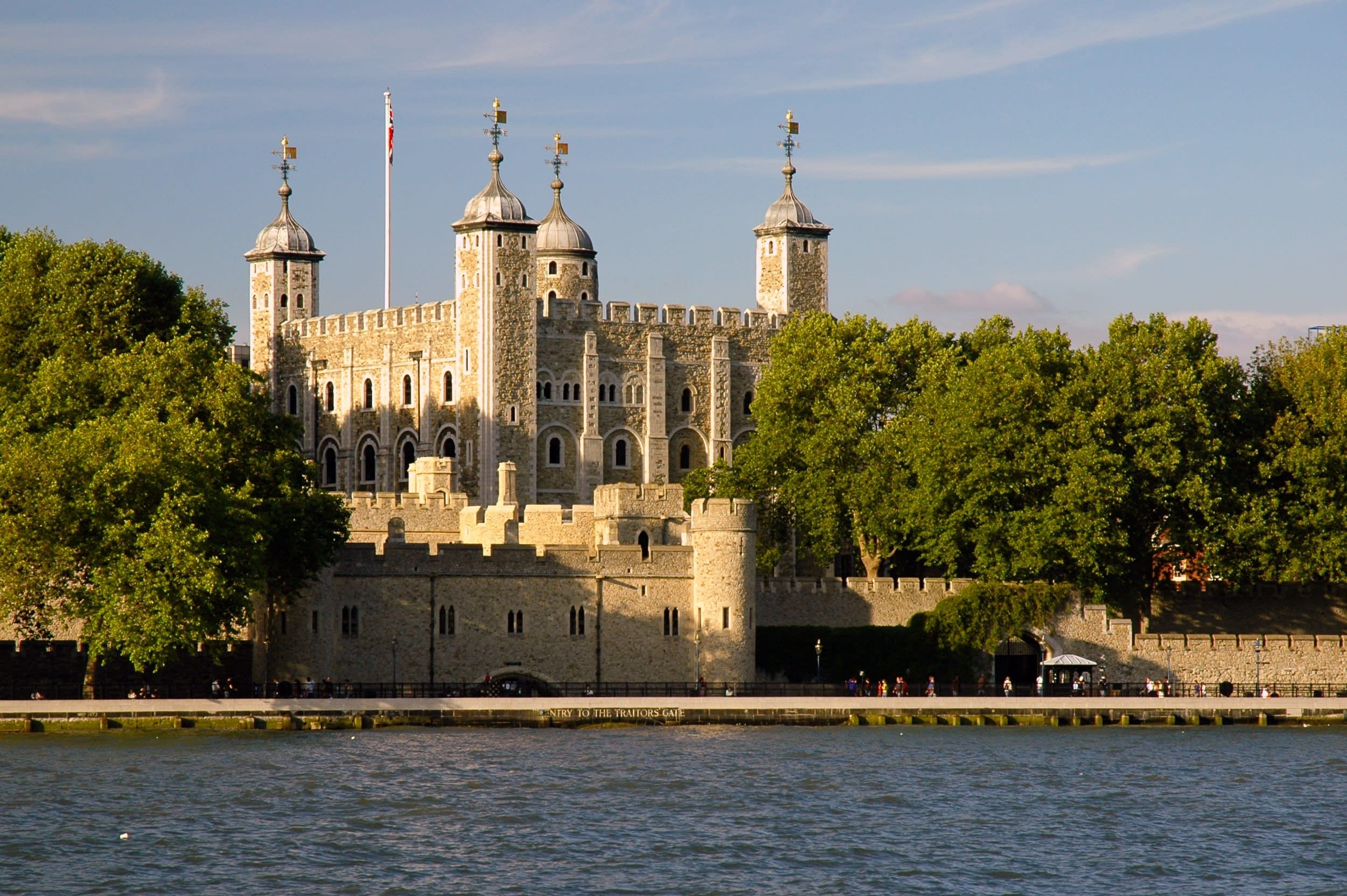 London in One Day Tour with River Cruise and Changing of the Guard 2