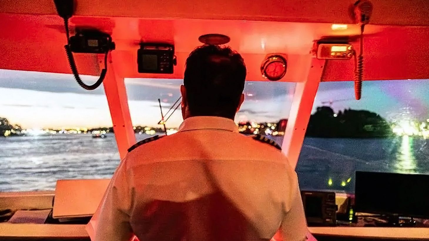 90-Minute Vivid Sydney Harbour Cruise with Welcome Drink 5