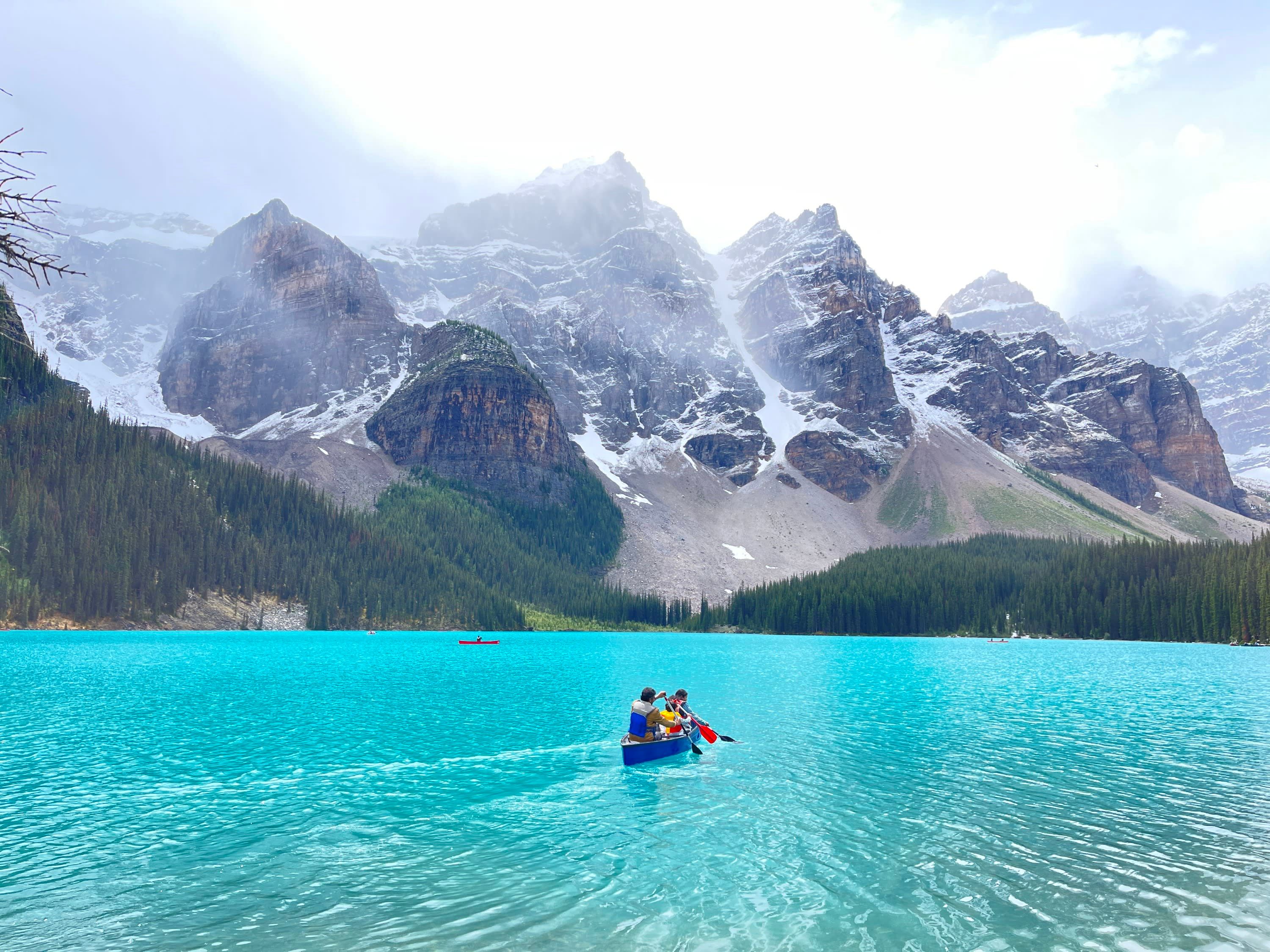 Day Trip to Lake Louise and Moraine Lake