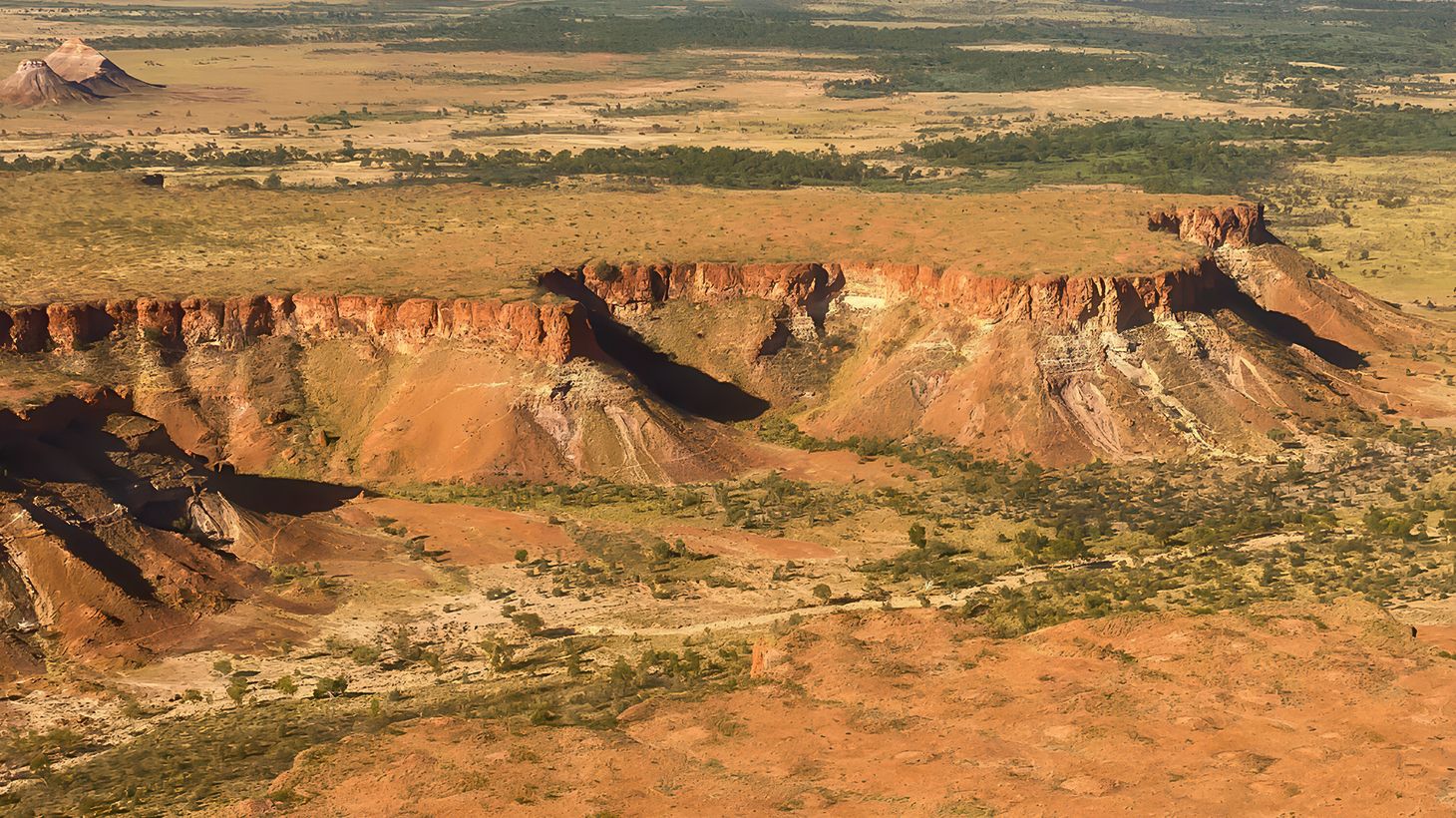 105-Minute Scenic Helicopter Flight with Edgar Ranges & Roebuck Bay Coastline