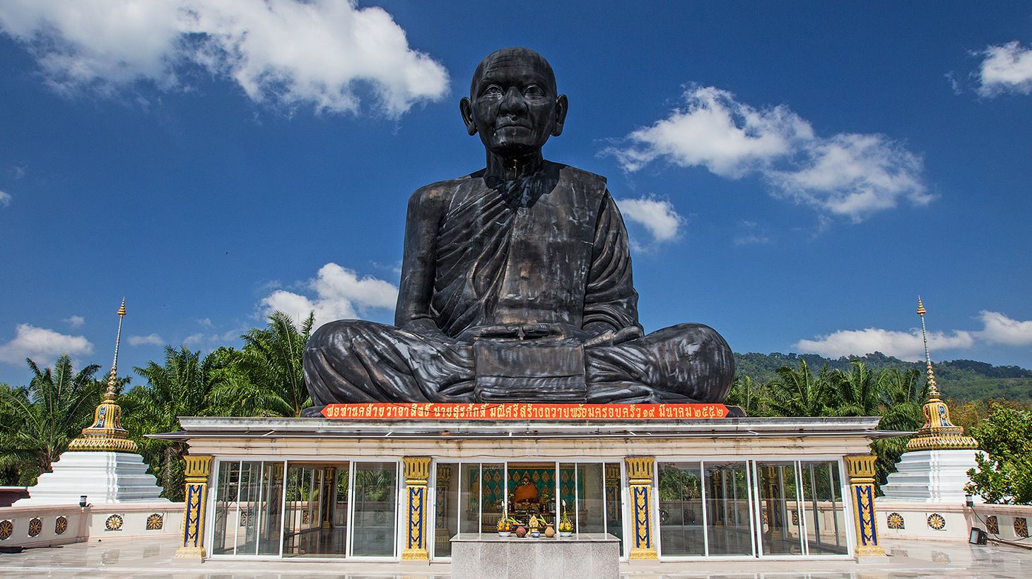 Discover the Tranquil Beauty of Buddhist Architecture on an Awe-Inspiring Three Temples Private Guided Tour 4