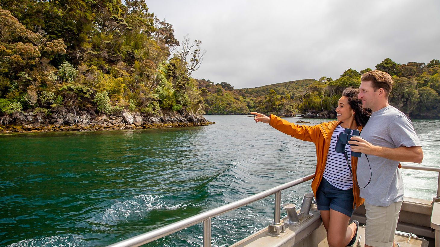 Stewart Island Ultimate Day Experience with Roundtrip Scenic Flights, Lunch, Wildlife & Boat Tours