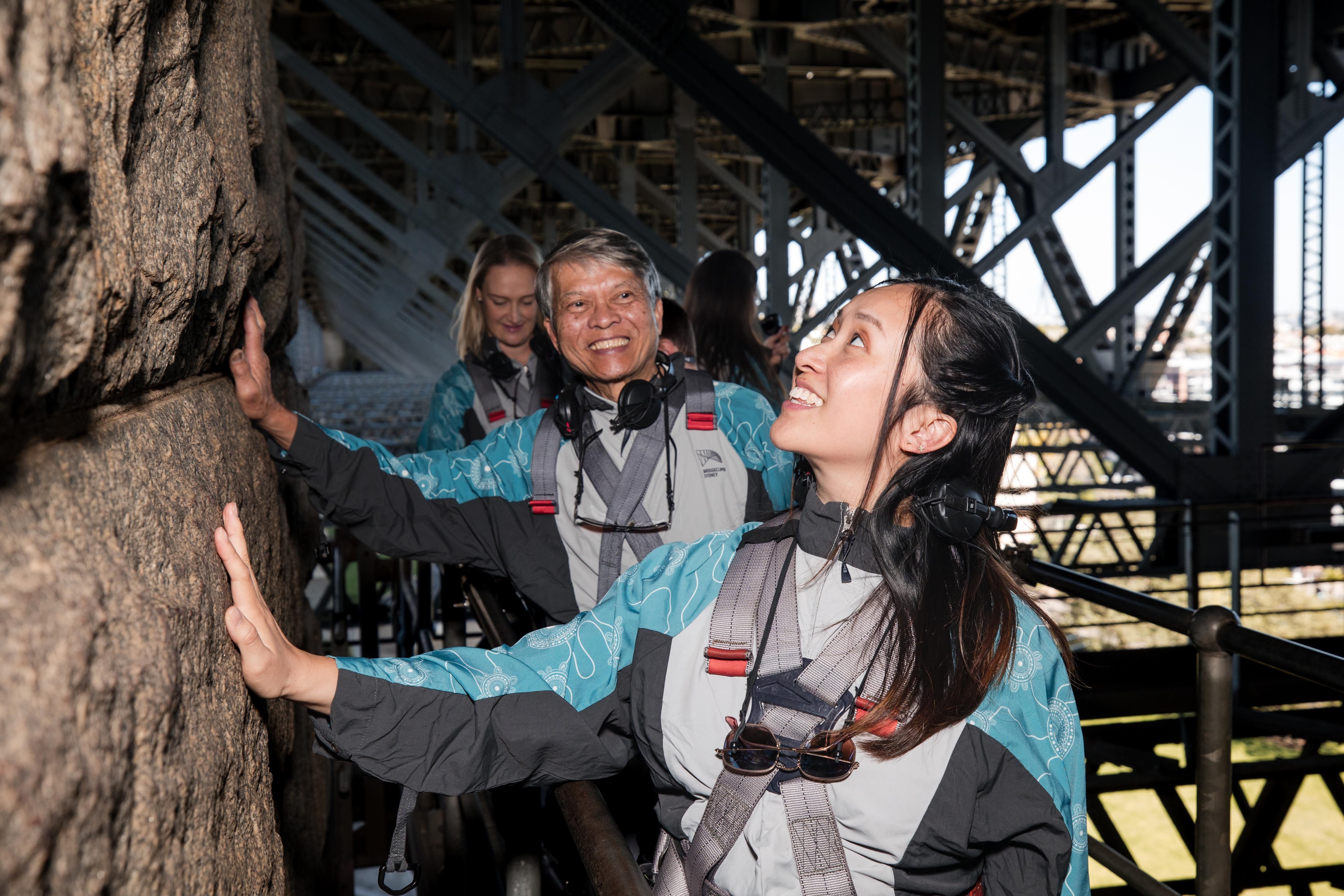 Sydney Harbour Bridge Summit Climb with Pub Lunch at The Rocks 4
