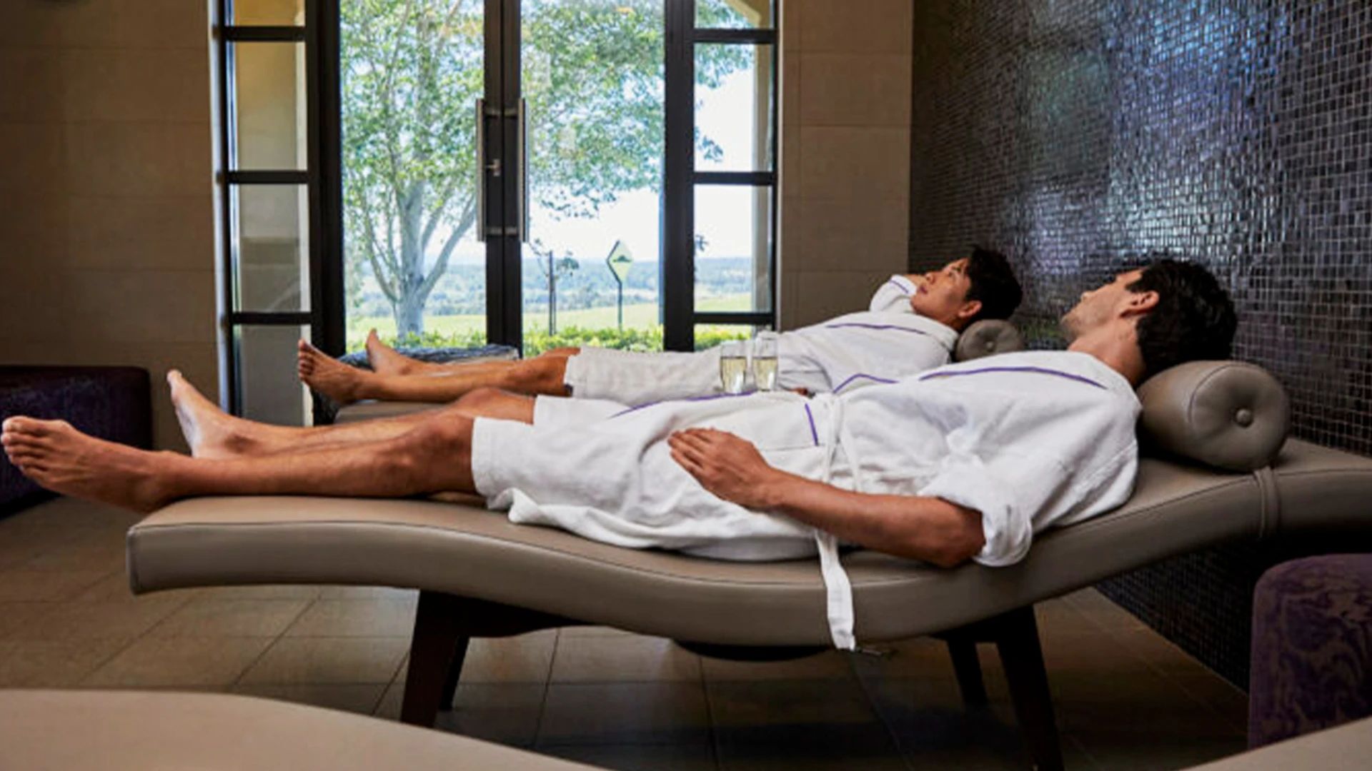 2.5-Hour Luxury Retreat for Two with Hydrolounge Session, Massage, Glass of Sparkling & Chocolates 2