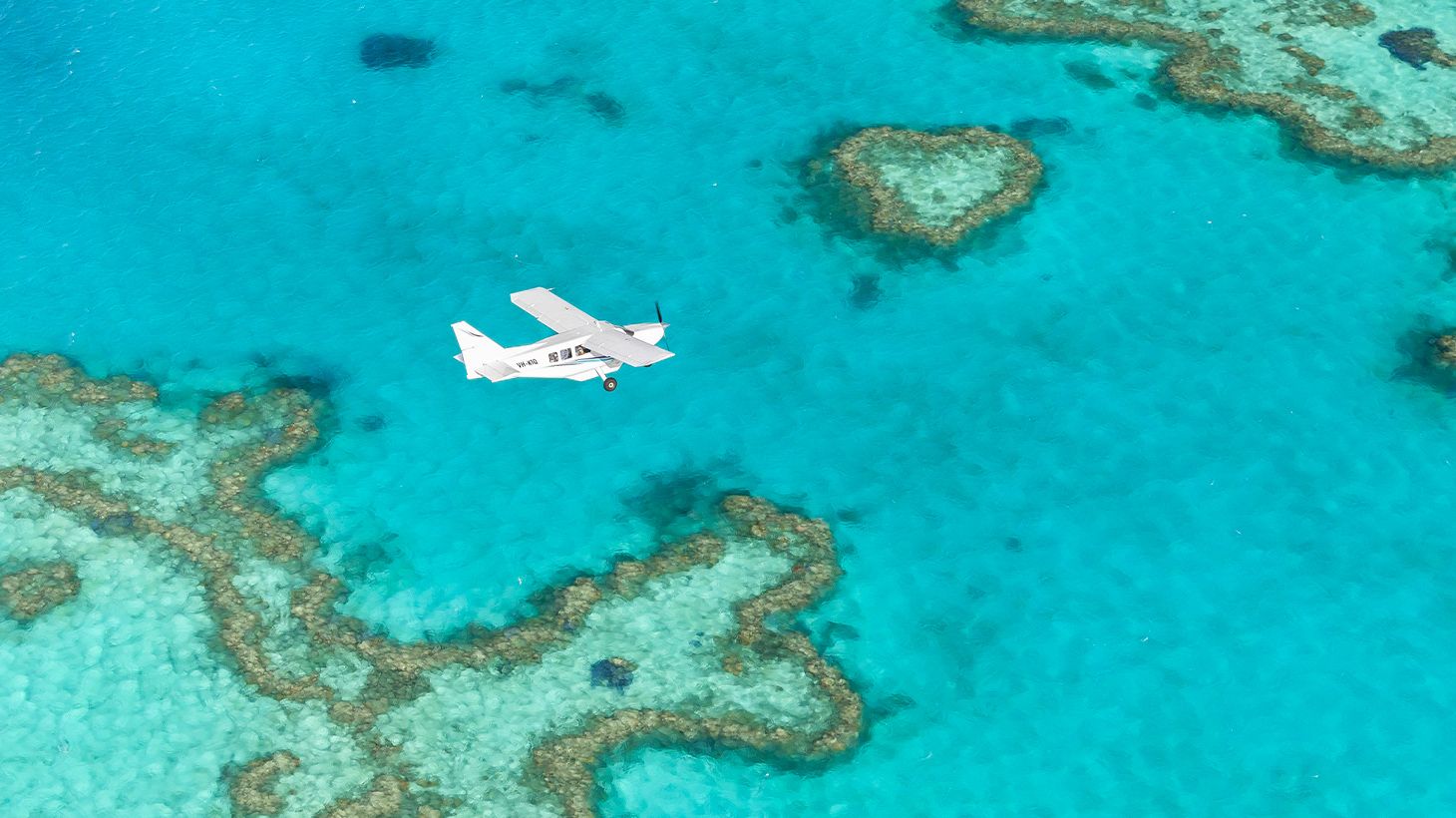 One-Hour Scenic Flight Over Whitsunday Islands & Great Barrier Reef
