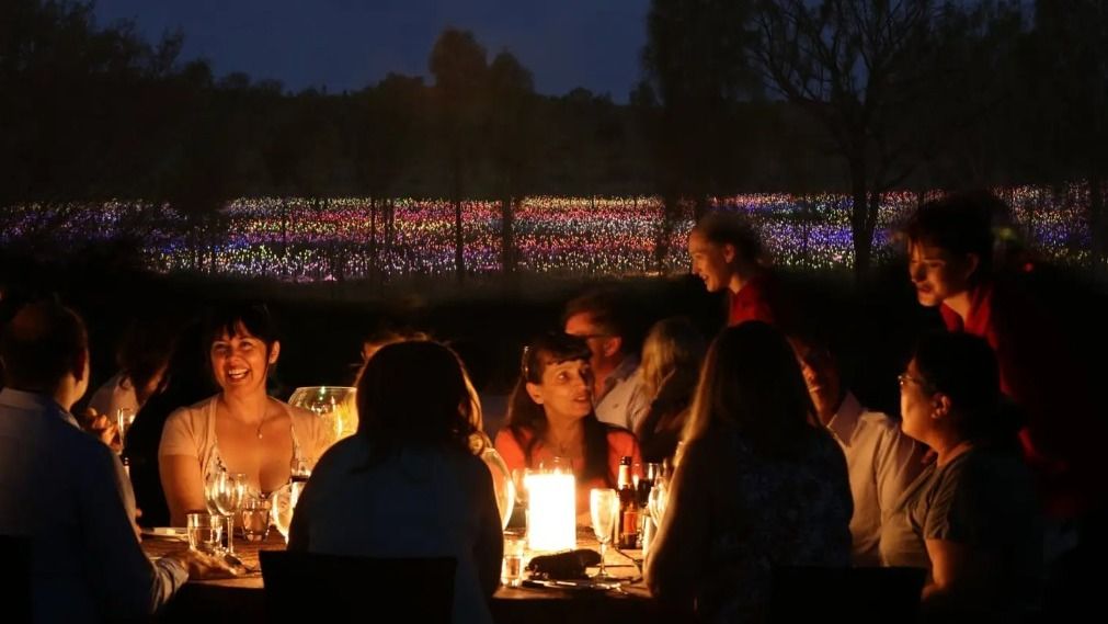 4,5-stündiges Field of Light-Dinner mit Drei-Gänge-Buffet und Sternebeobachtung 2