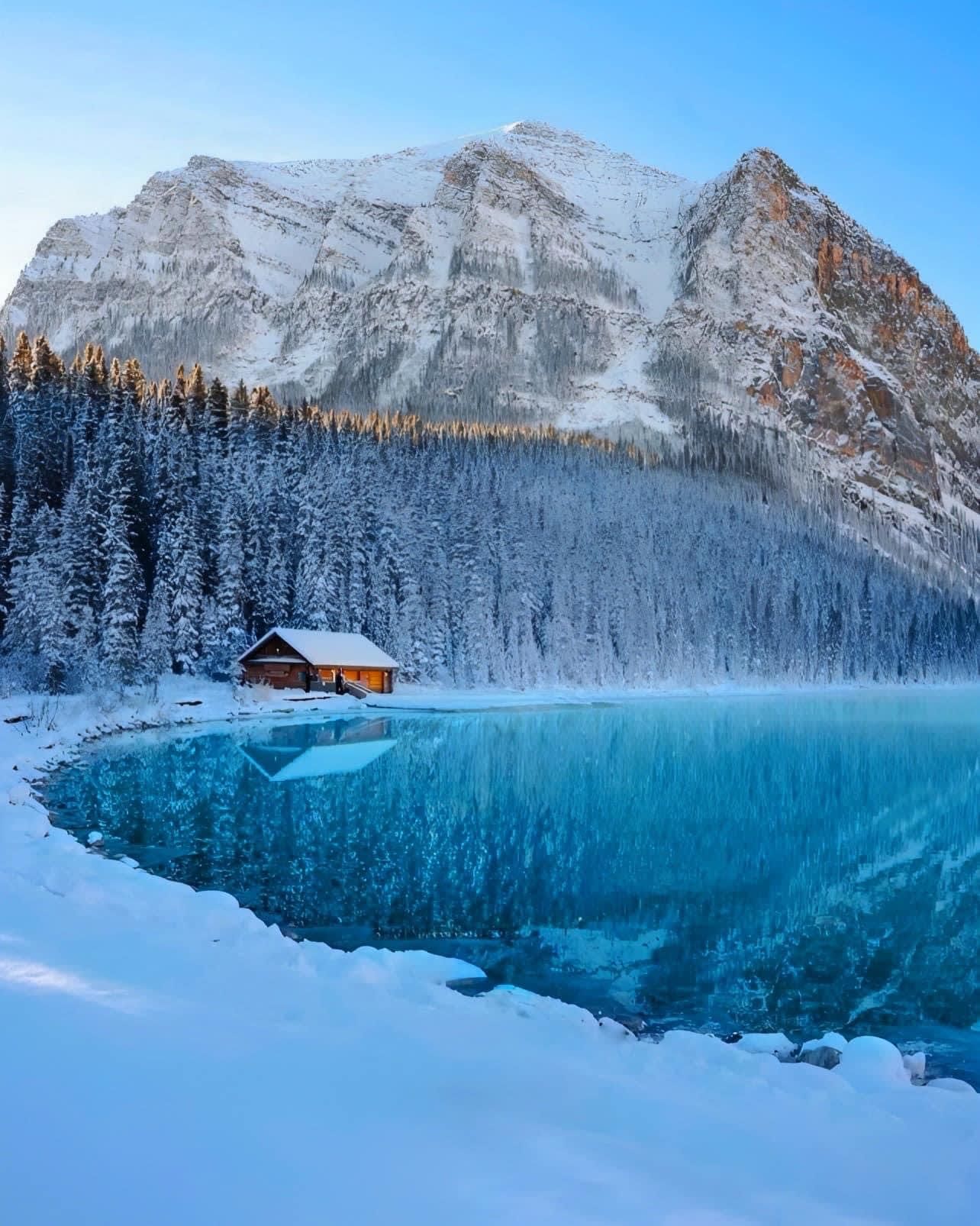 Lake Louise, Moraine Lake, Johnston Canyon & Banff Town Day Tour