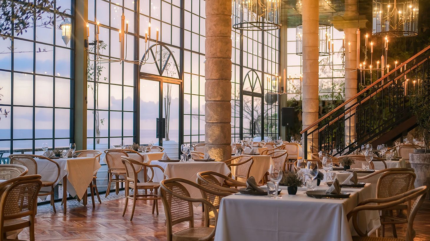 Romantic Four-Course Dining Experience at Nusa Dua Clifftop Restaurant with Cocktails