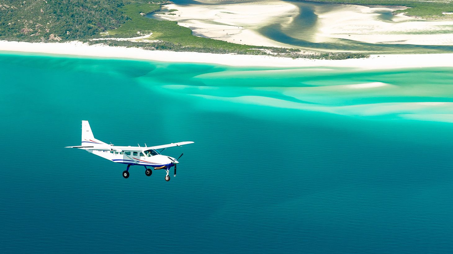 One-Hour Scenic Flight Over Whitsunday Islands & Great Barrier Reef 5