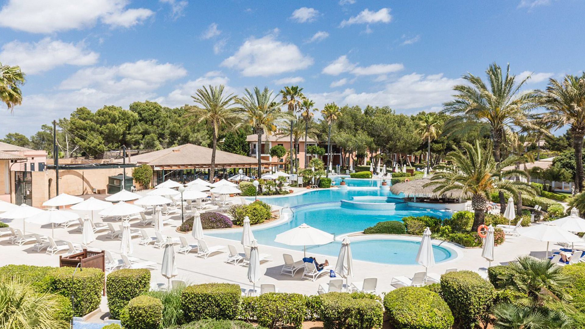 Dreamy Mallorca Seaside Retreat with Daily Breakfast, Nightly Dinner & Cocktails