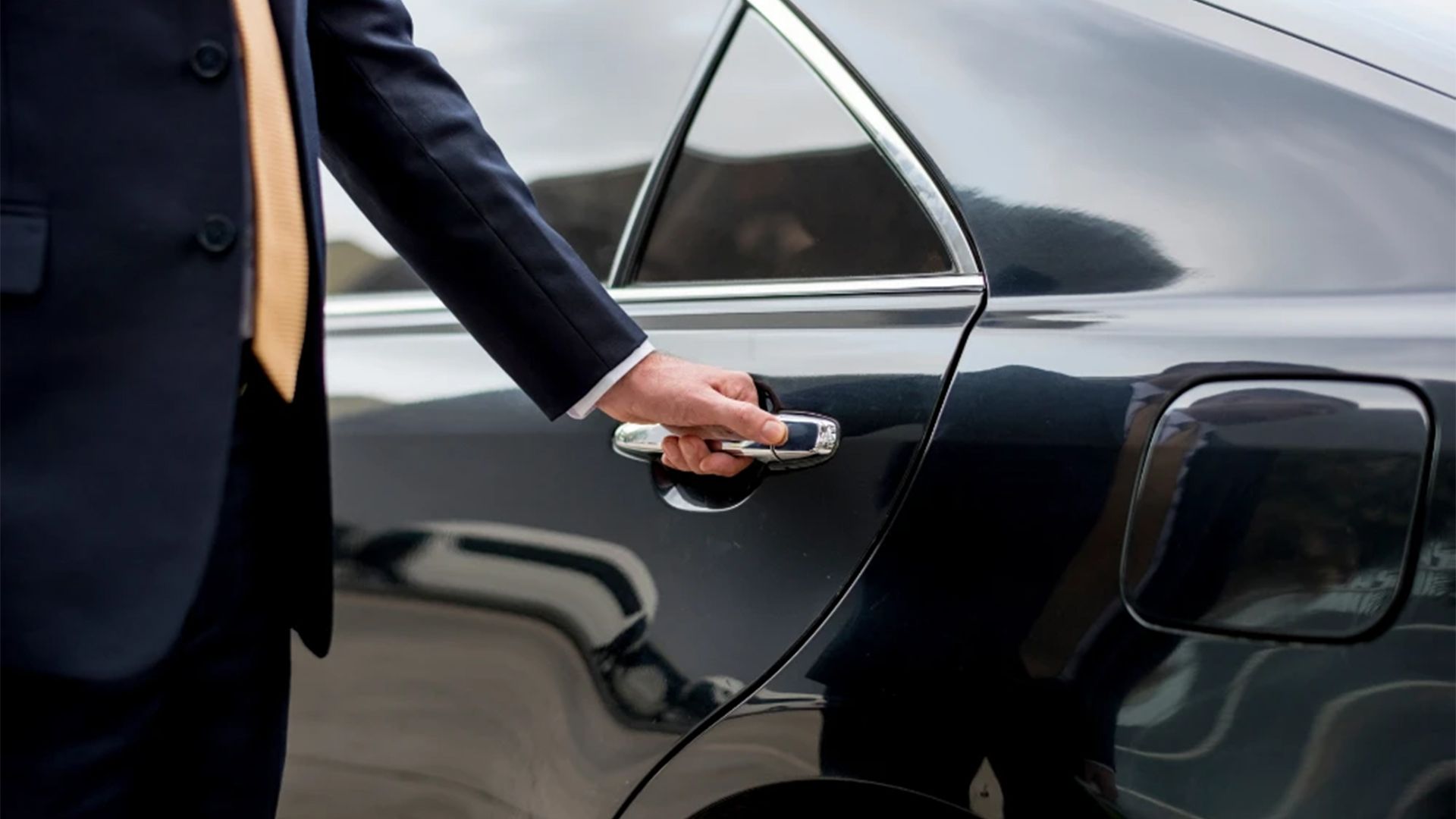 Privater Flughafentransfer vom Flughafen Auckland (einfache Fahrt) mit Luxuslimousine oder SUV