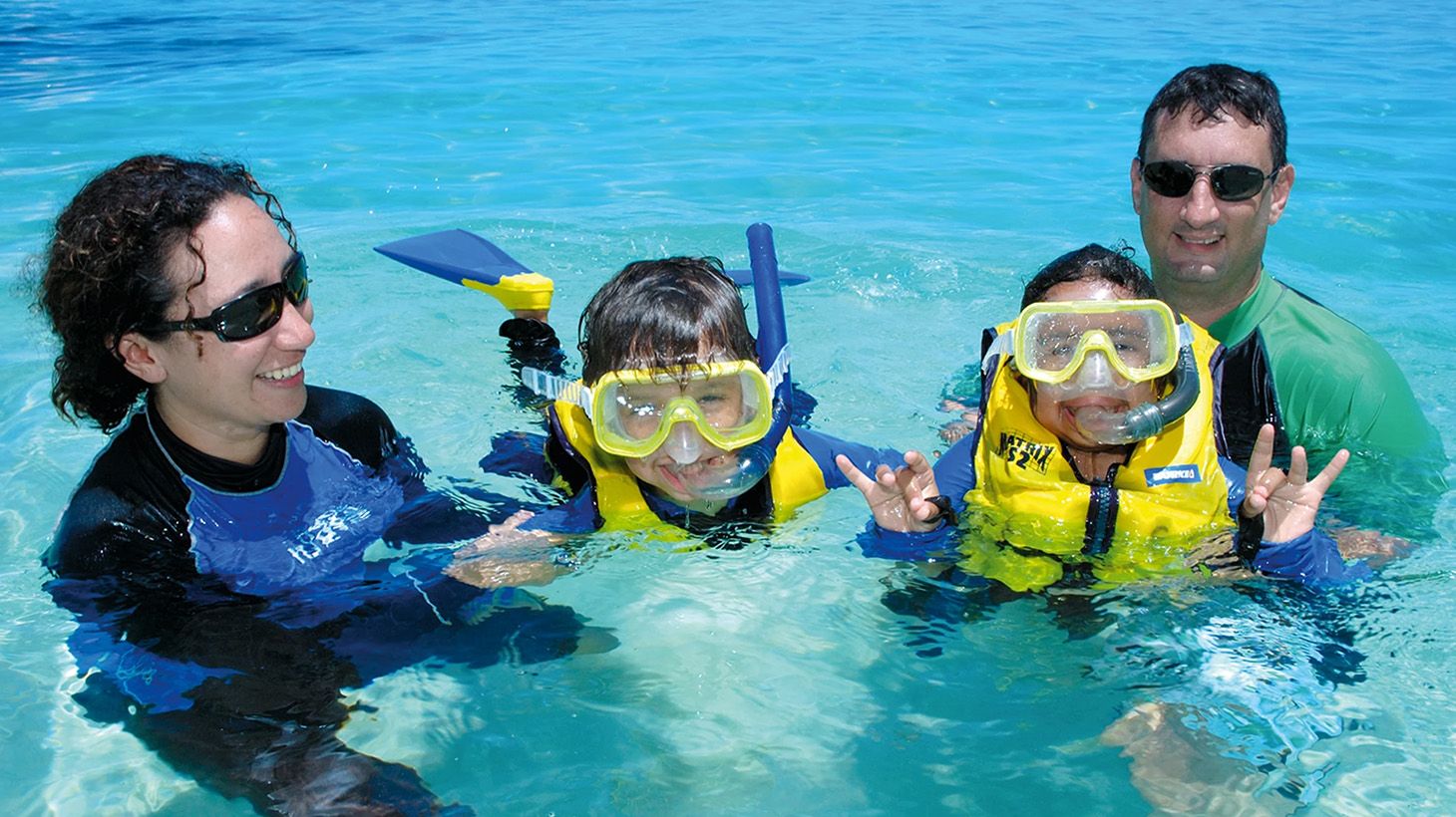 Full-Day Cruise to Michaelmas Cay with Buffet Lunch, Sparkling Wine & Snorkelling