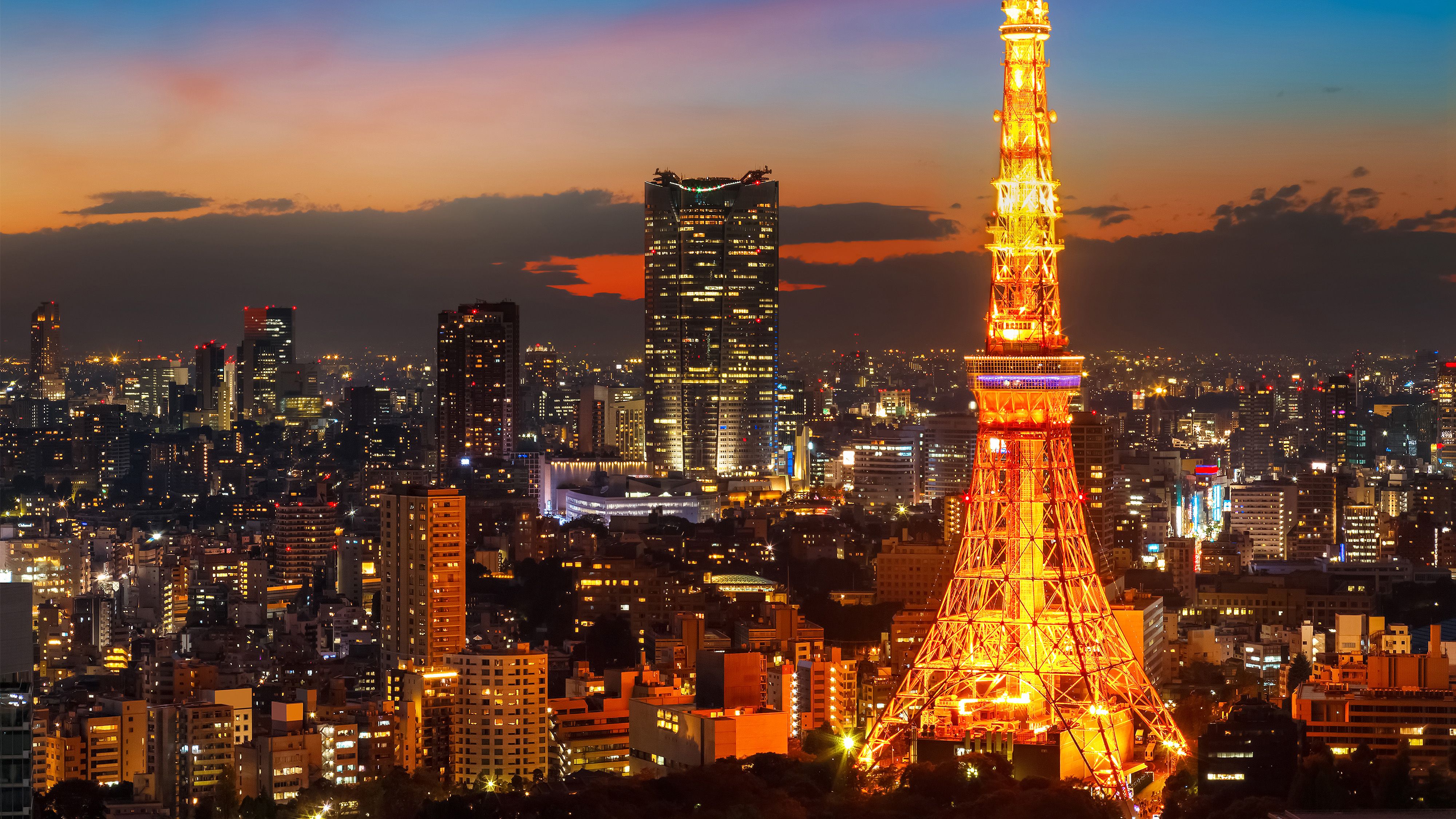 Timeless Tokyo Luxury: Akasaka Escape near Ginza with Daily Breakfast & Club Lounge Upgrades Available