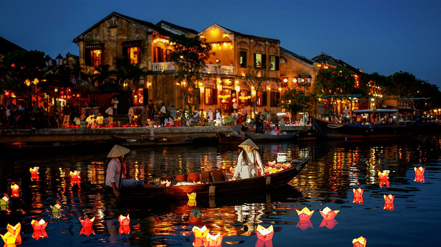 2.5-Hour Hoi An Evening Food Tour with Tastings & Hotel Transfers 5