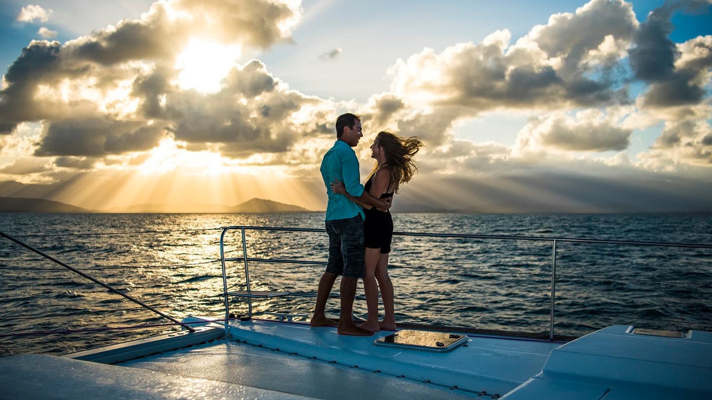 1.5-Hour Sunset Sailing Tour Over the Coral Sea with Canapes & Welcome Drink 2