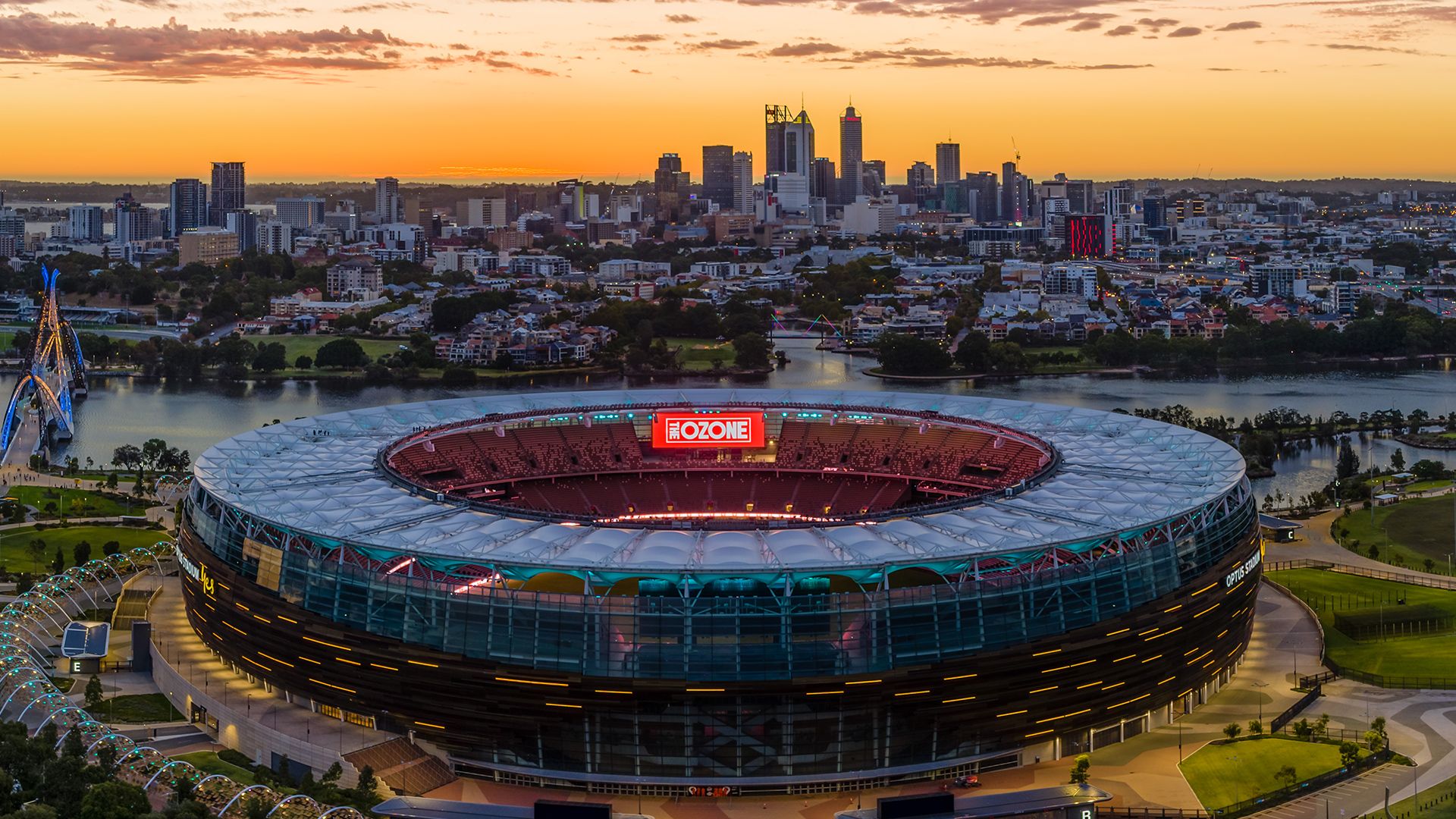 Optus Stadium Halo Experience Rooftop Tour with Branded Hat 2