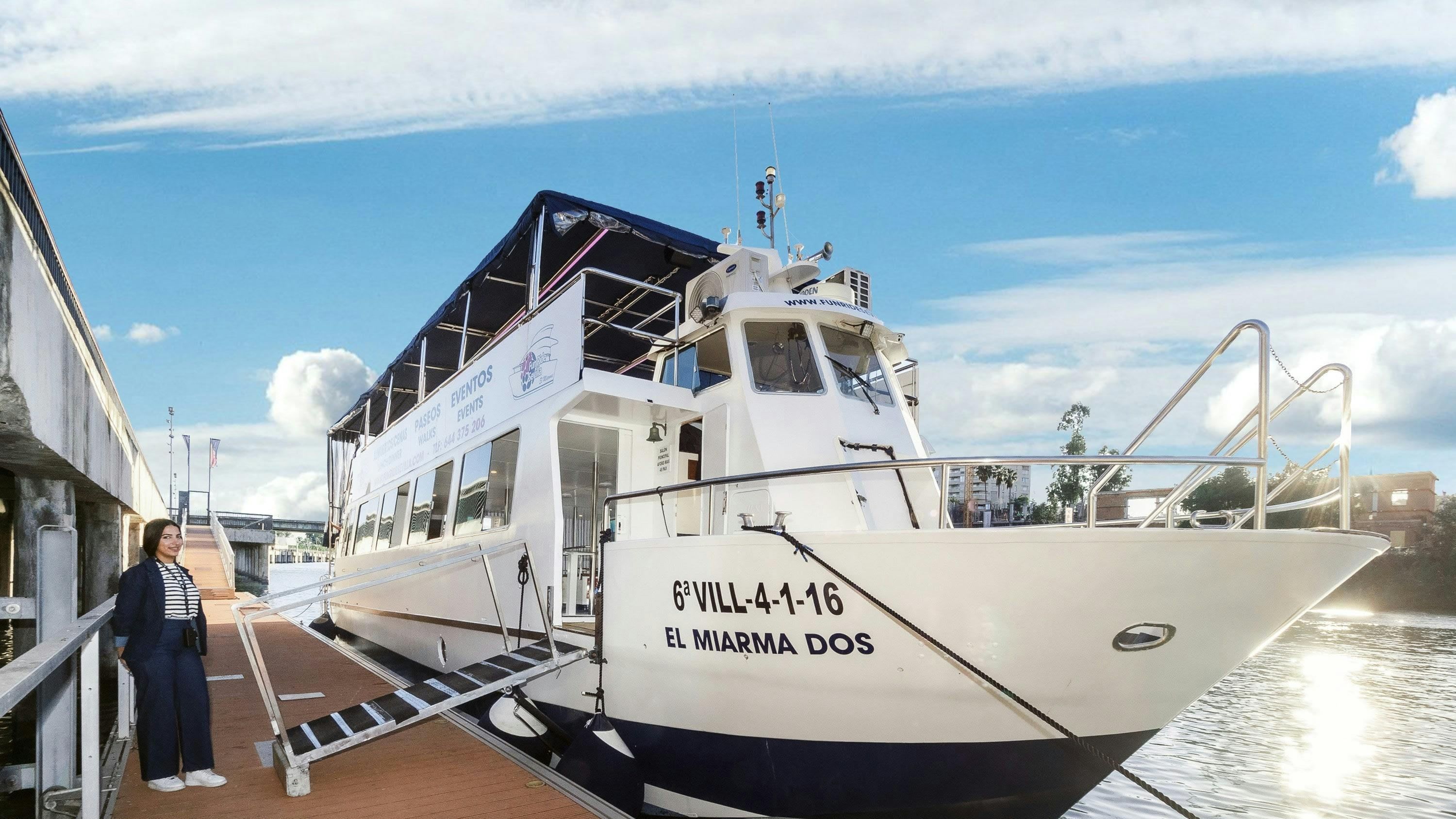 Guadalquivir boat cruise with meal and unlimited drinks in Seville