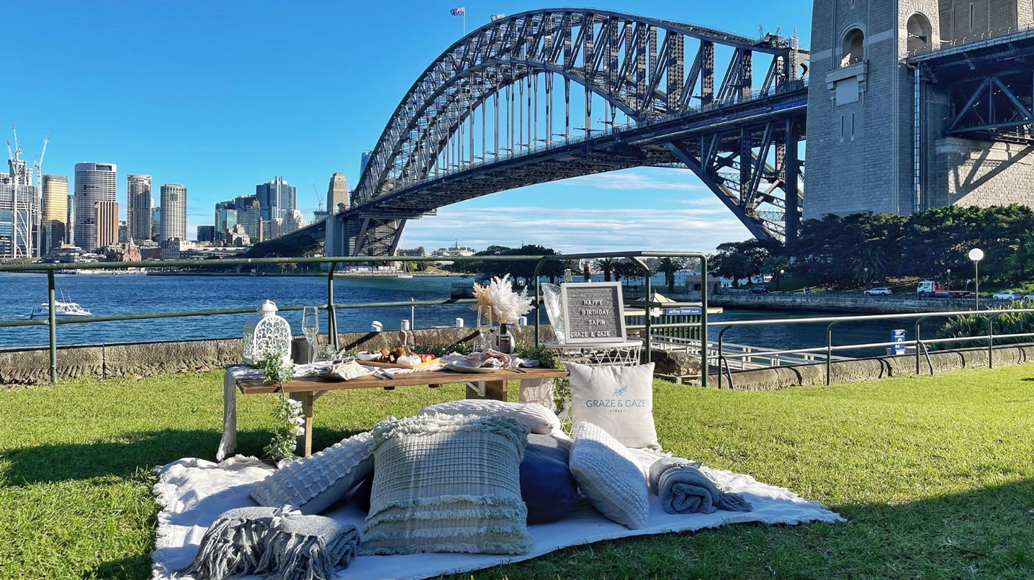 Sydney: Two-Hour Luxury Private Picnic Experience with Harbour Views, Grazing Board & Bottle of Alcohol-Free Wine