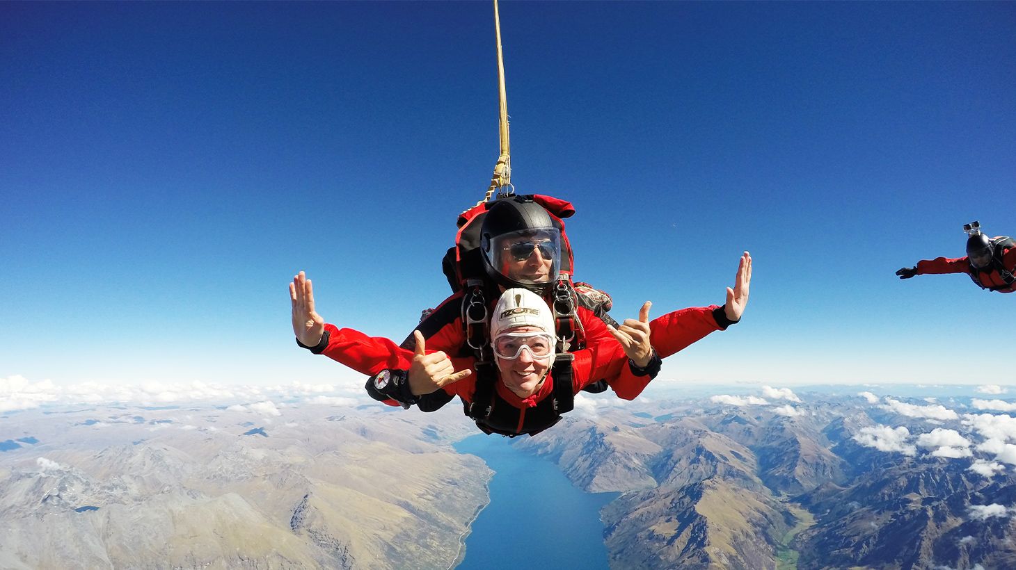 Vivez des sensations fortes avec un saut en parachute en tandem jusqu’à 15 000 pieds avec NZONE Skydive