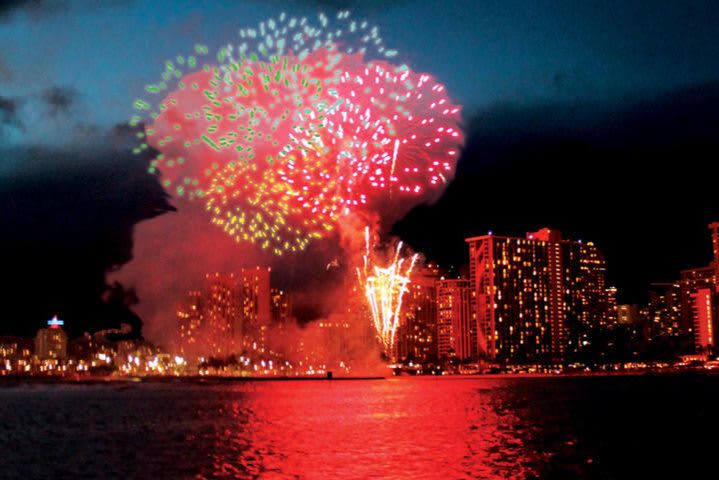 Sunset Fireworks Sightseeing Cruise in Waikiki
