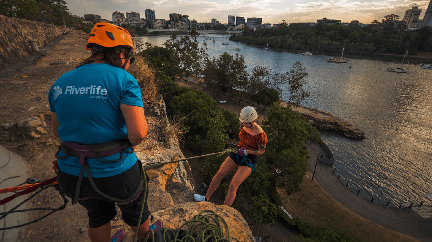 1.5-Hour Twilight Abseil Adventure at Kangaroo Point Cliffs
